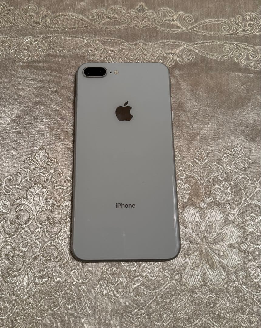 Apple iPhone 8 Plus 64Gb シルバー 5.5インチ 本体