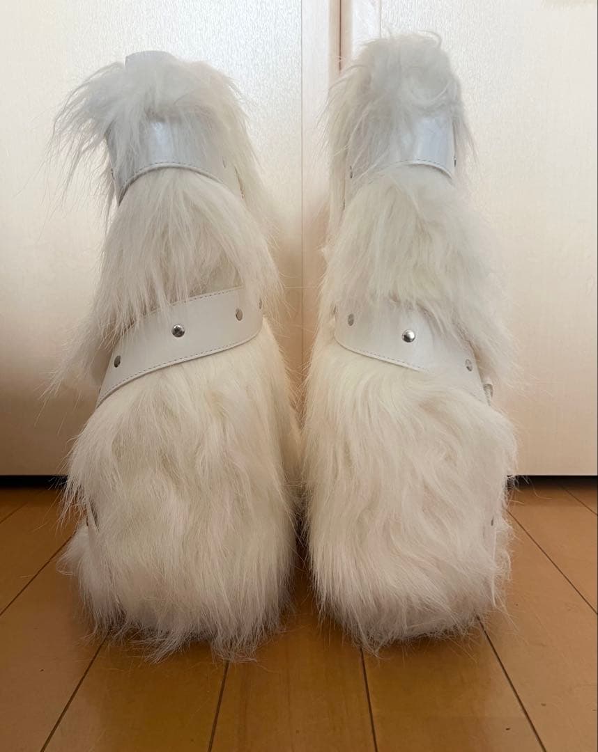 靴 DOLLS KILL FUR BOOTS