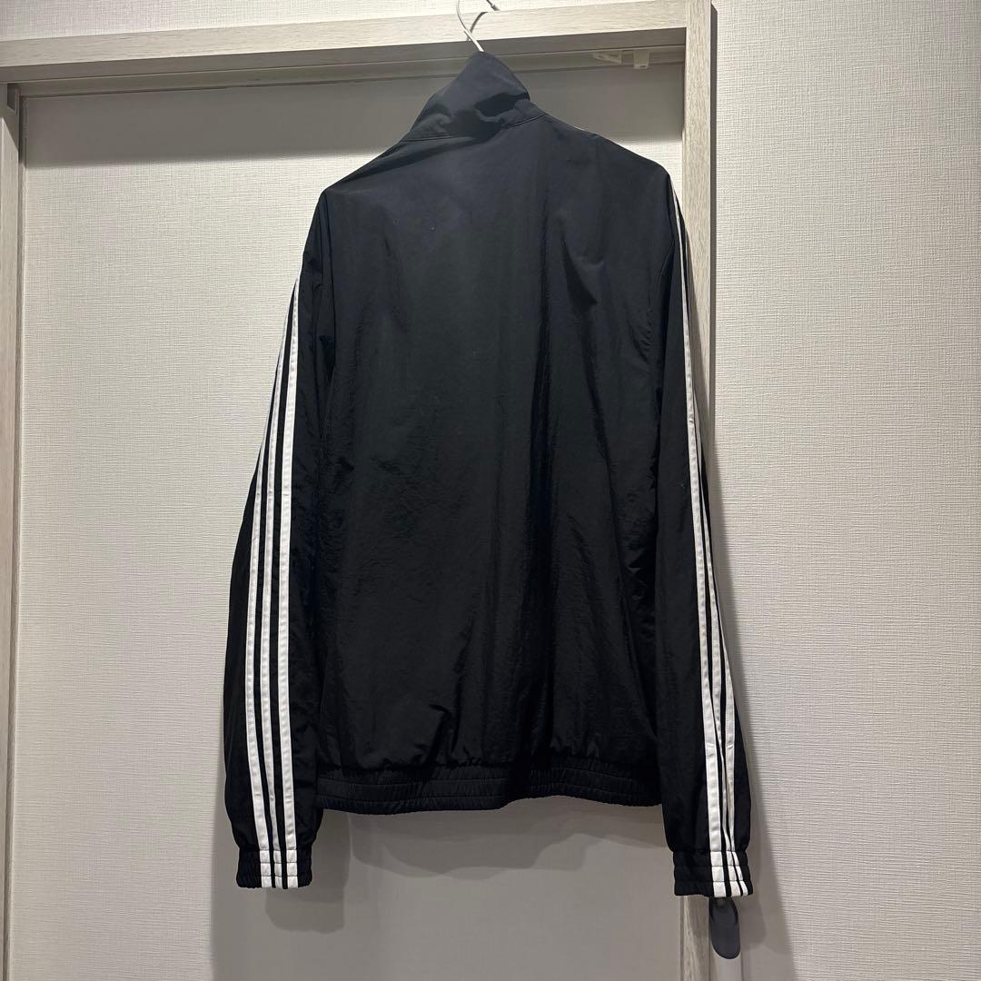 adidas ブラック ナイロンジャケット