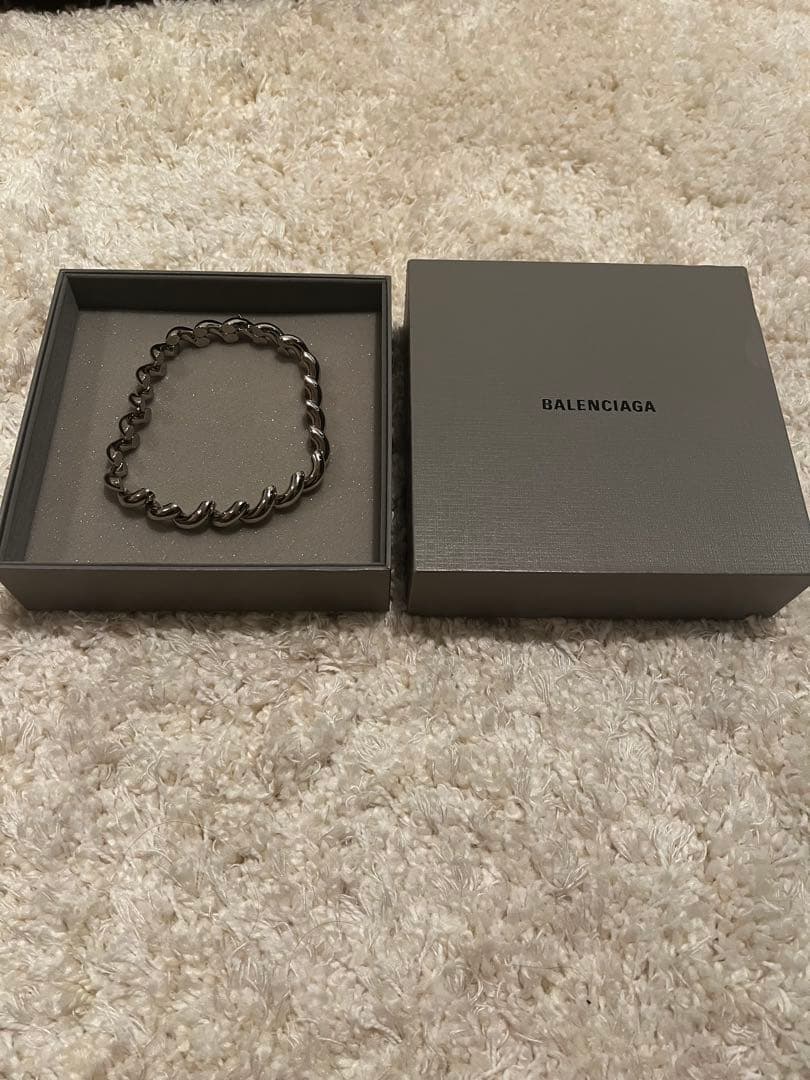 バレンシアガ　ツイストネックレス3022I020009