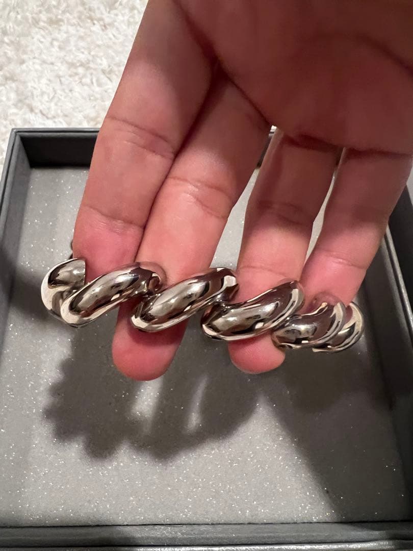 バレンシアガ　ツイストネックレス3022I020009