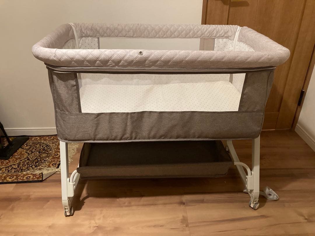 ベビーベッド未使用、添い寝ベッド