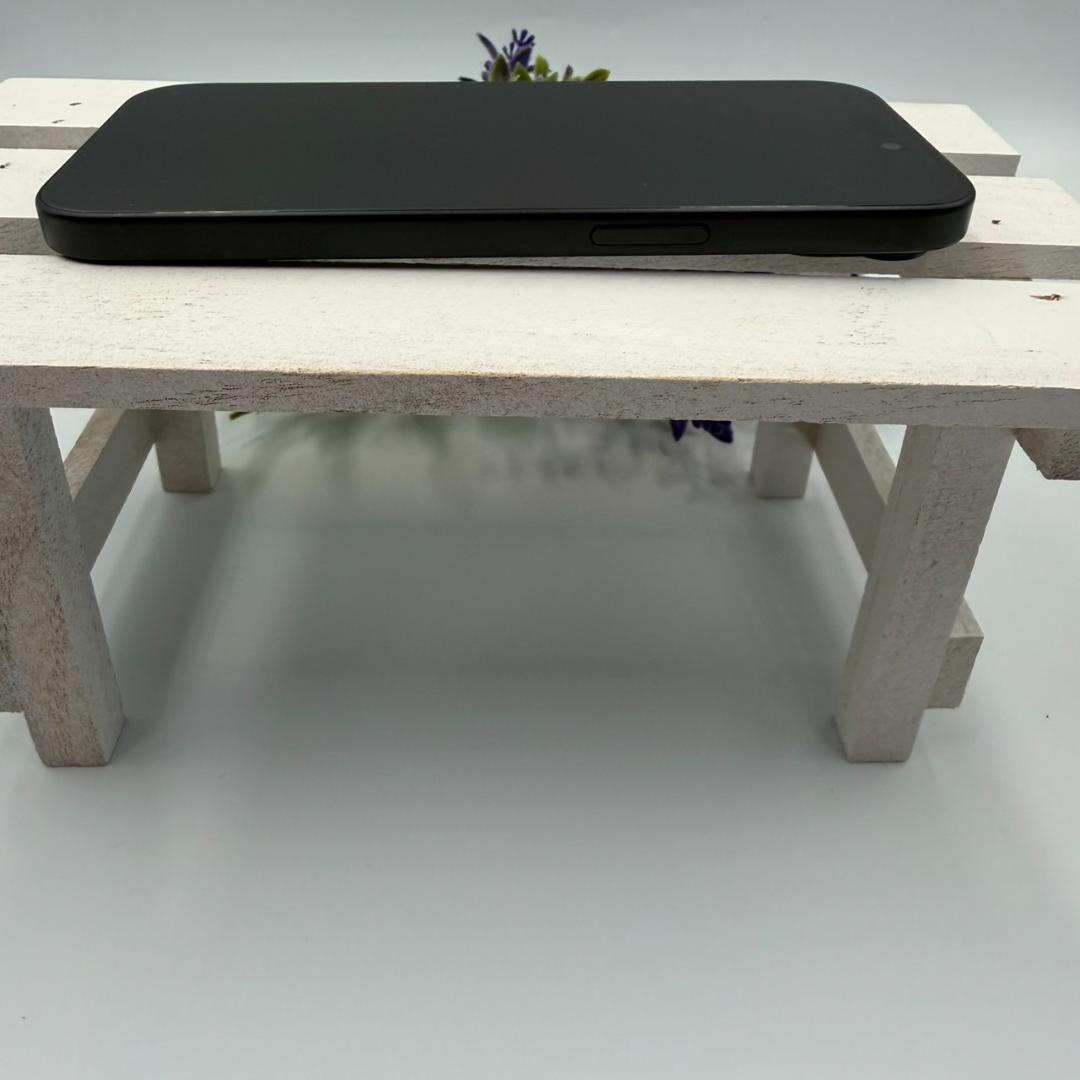 iPhone15 256GB ブラック 235