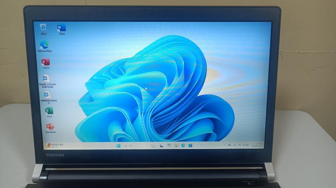 ノートパソコンTOSHIBA 第六世代Core i5 SSD256G メモリ8G