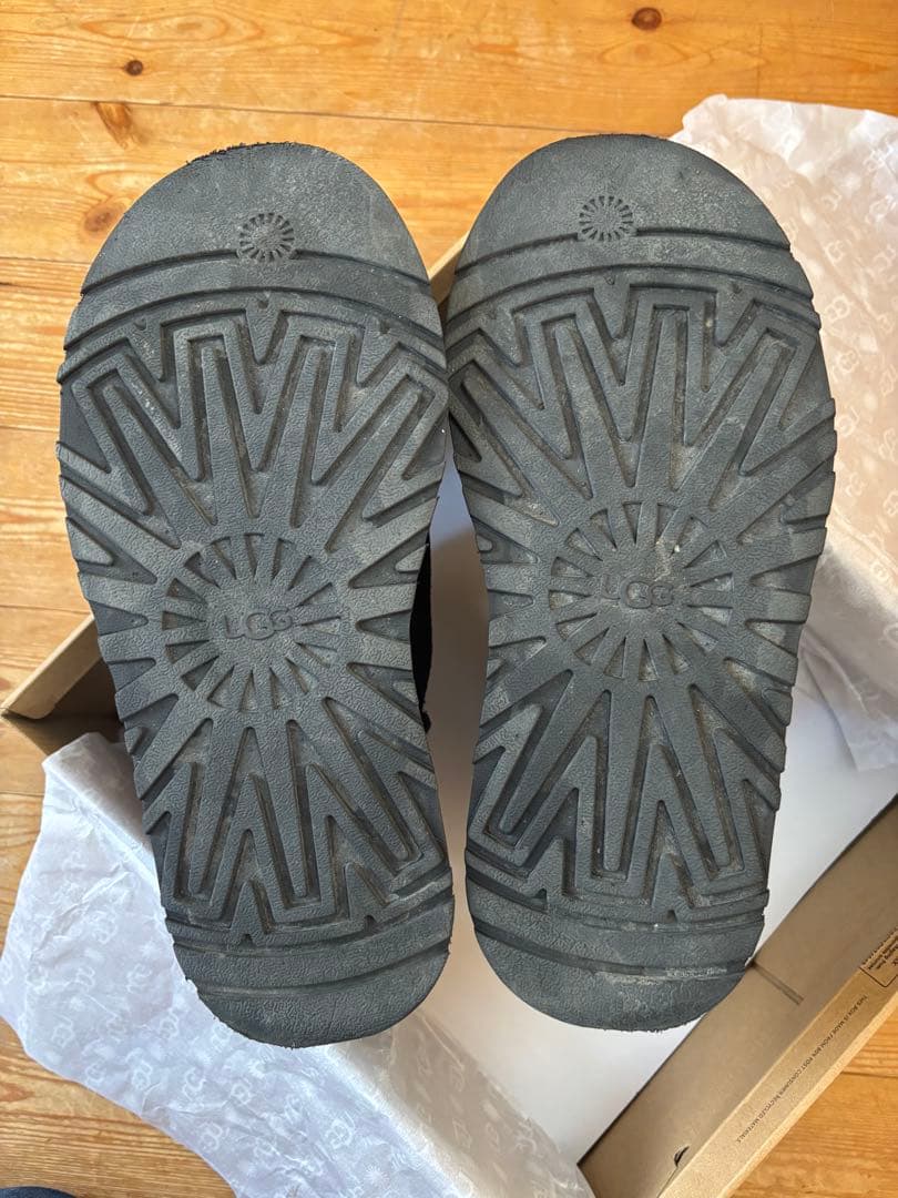 UGG ブラックプラットフォームブーツ