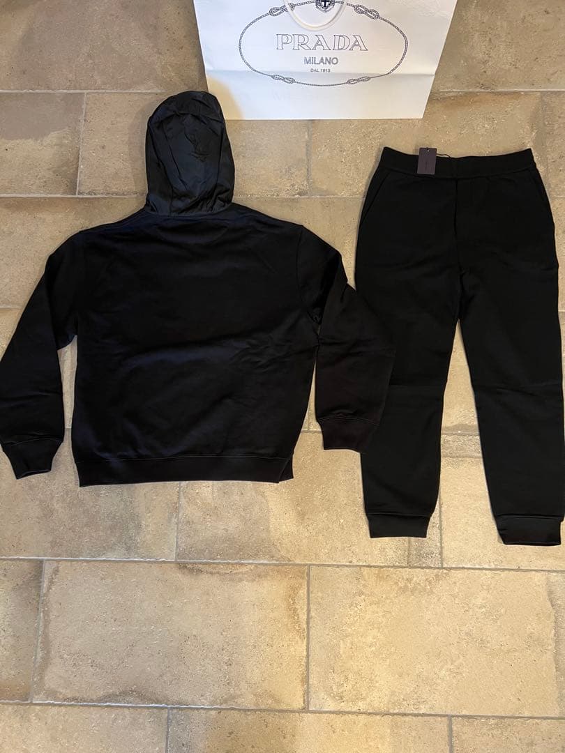 春PRADA プラダ　セットアップ　ジップフーディパーカー&パンツ ブラック　黒