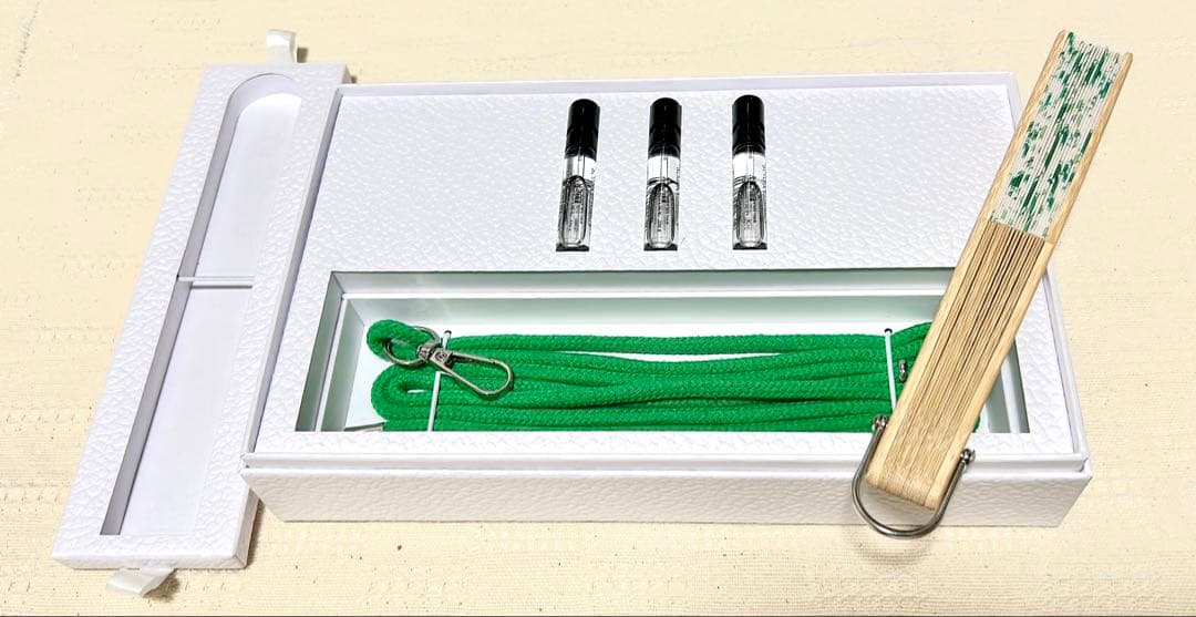 ヘアブラシ、ヘアミスト&扇子と香水セット、ショッパー付き