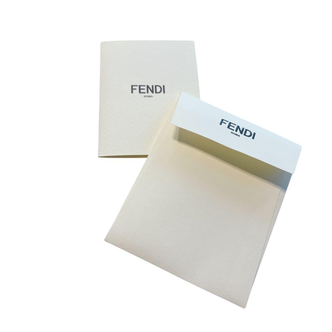 極美品［正規品］FENDI フェンディ　iPhone 15 レザーケース ピンク