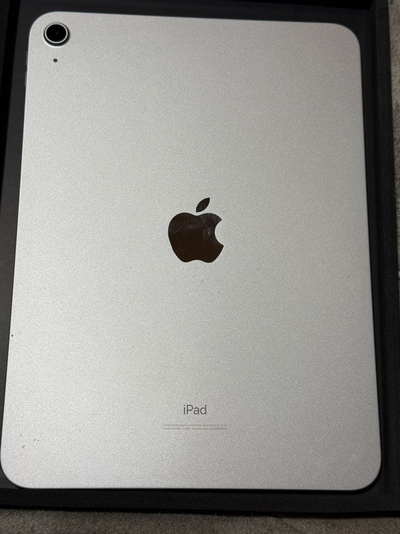 Apple iPad (モデルA2696) シルバー 10.9インチ