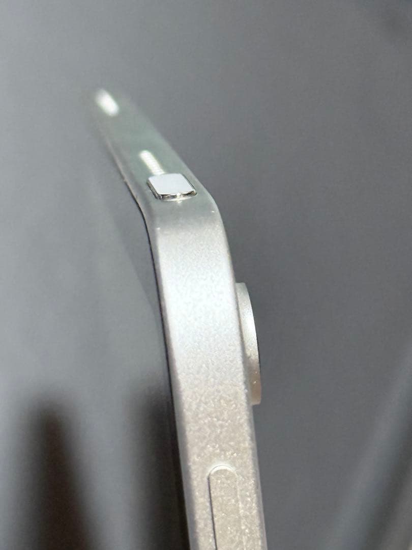 Apple iPad (モデルA2696) シルバー 10.9インチ