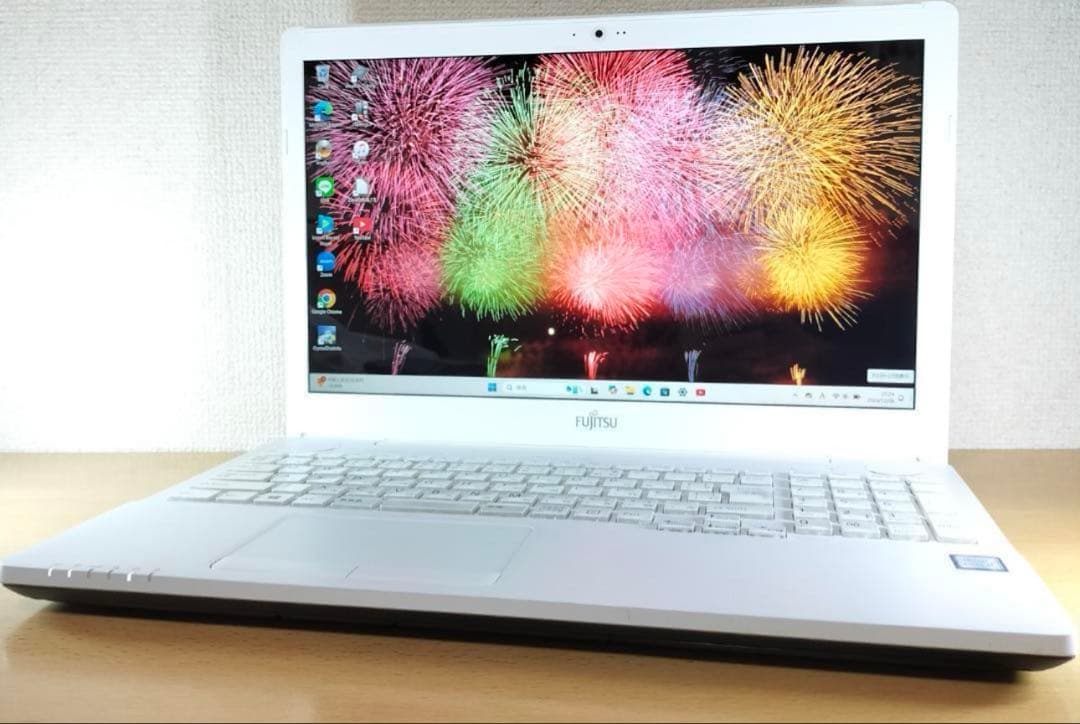 富士通 ノートパソコン Corei7 Windows11 SSD メモリ16GB