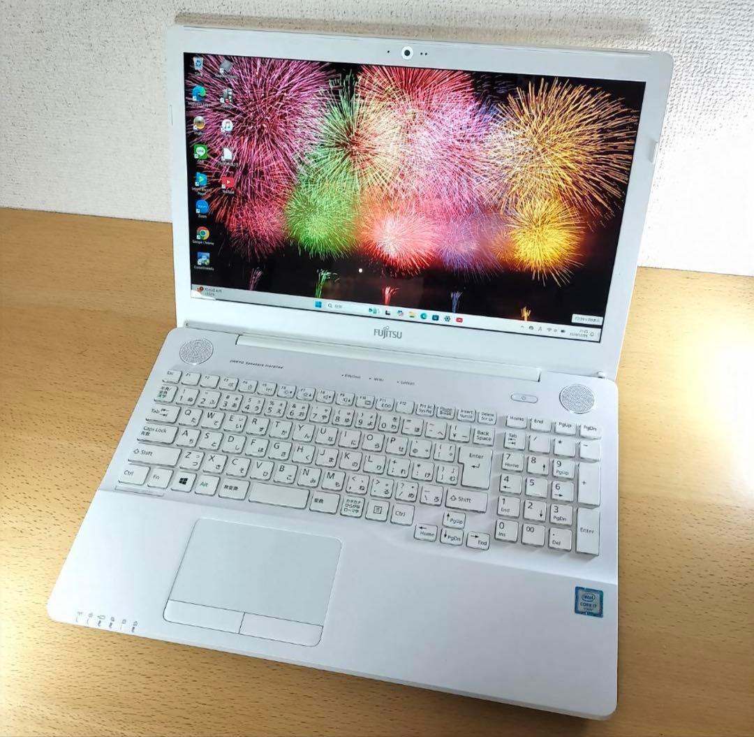 富士通 ノートパソコン Corei7 Windows11 SSD メモリ16GB