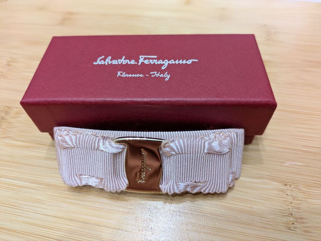 Salvatore Ferragamo リボンバレッタ