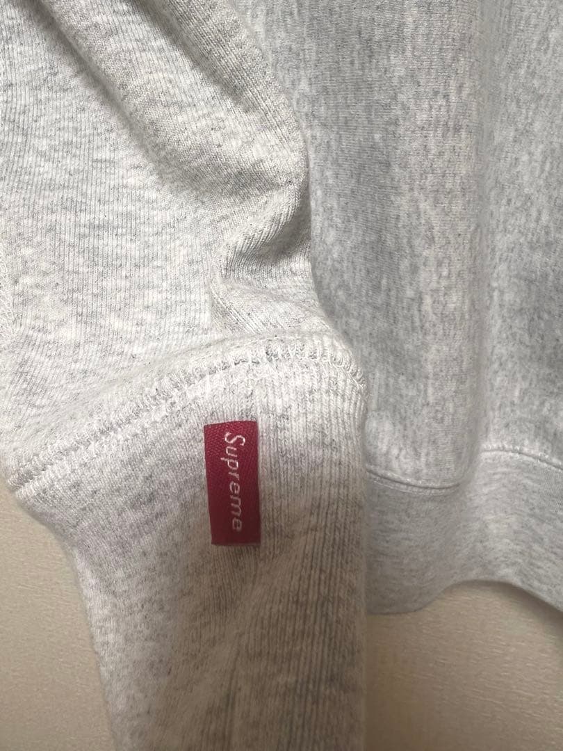 最終値下！【美品】刺繍　Supreme Futura パーカーMサイズ