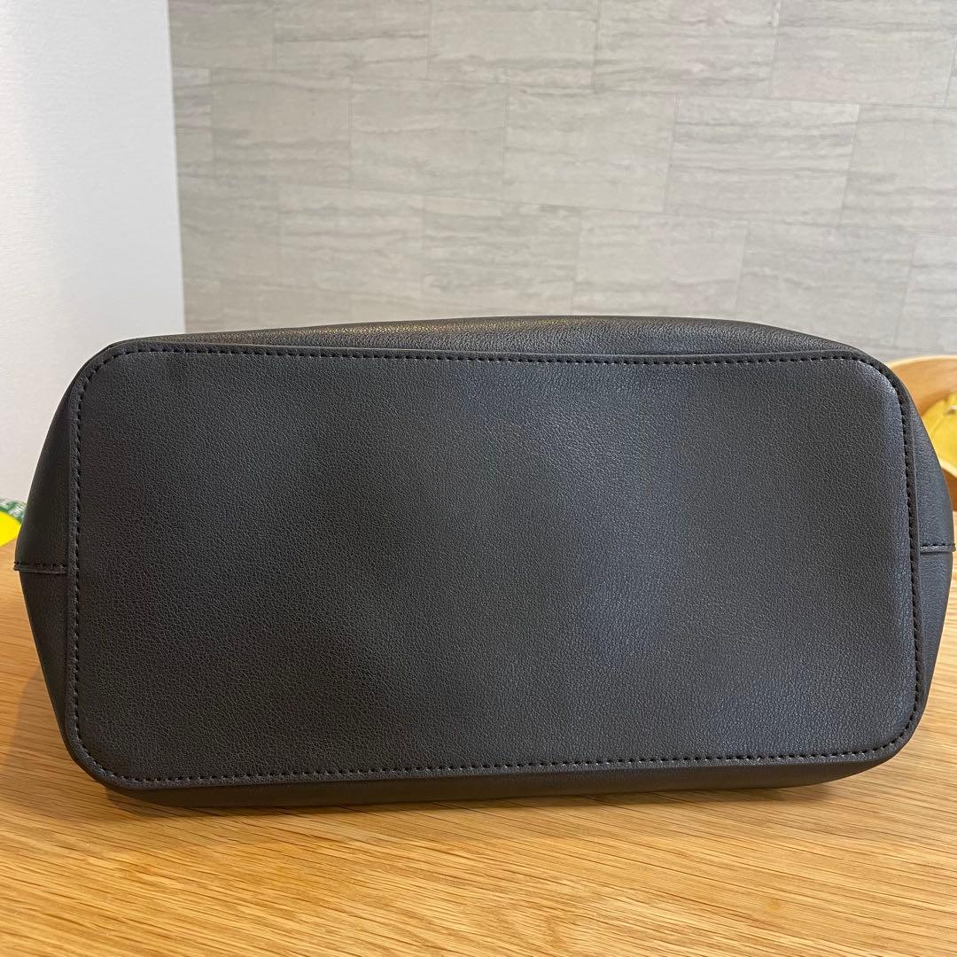 【バーニーズニューヨーク】ロゴトートバッグ　黒　美品　肩掛け◎