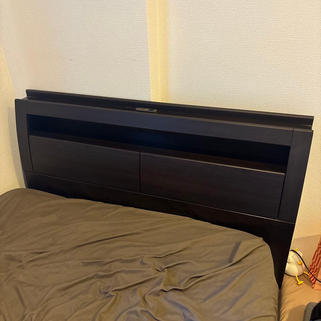 ニトリ　セミダブルのベッド