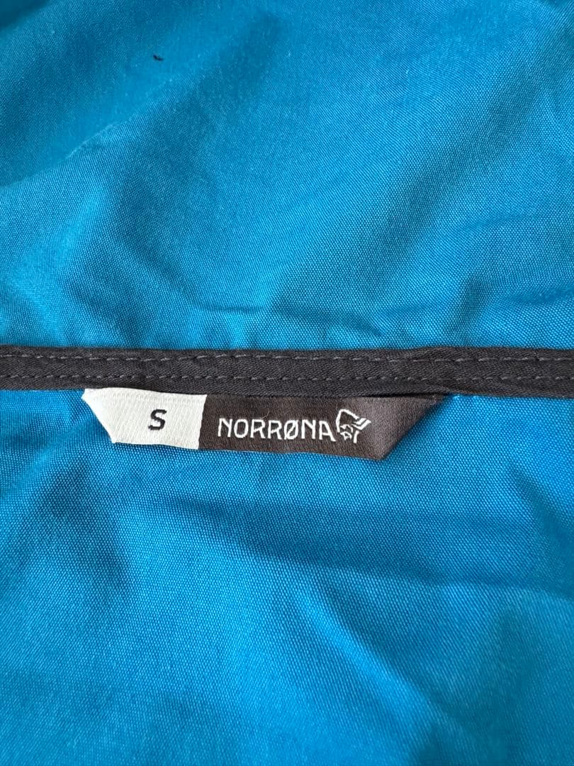 ノローナ　スヴァルバールコットンアノラック　men's s表示ですがM/L