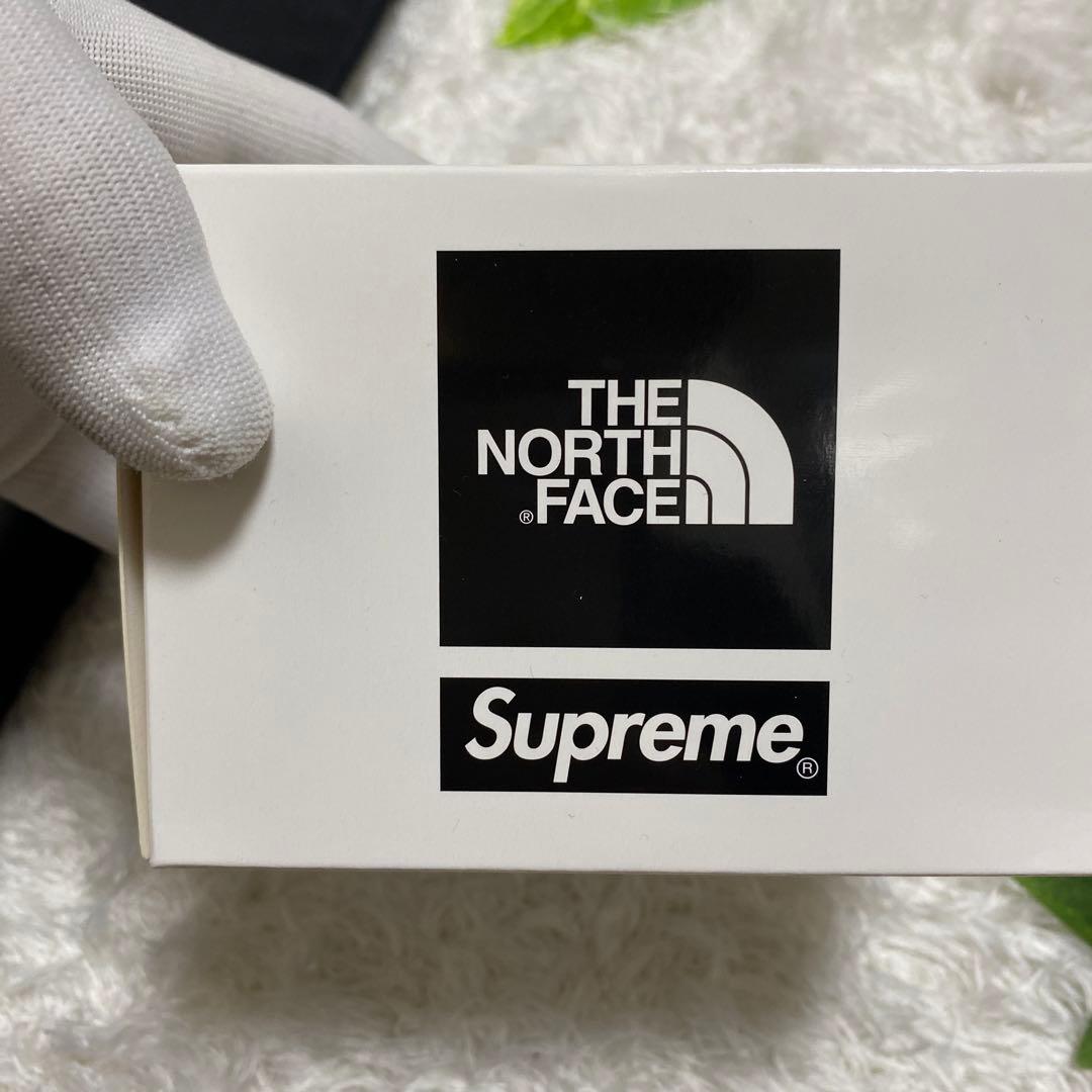 supreme ノースフェイス　腕時計　　シュプリーム　完売品　G-SHOCK