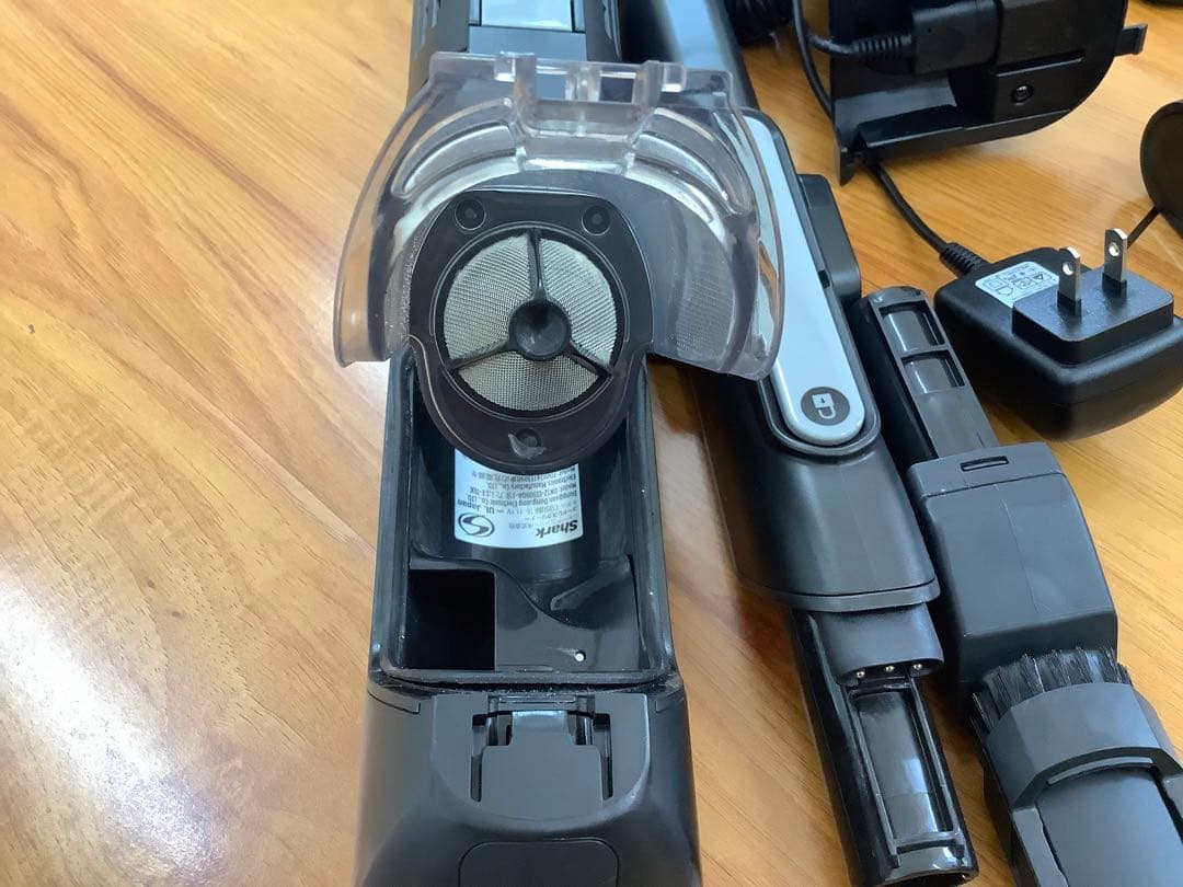 [z436]Shark シャーク コードレス掃除機 CS851JBR