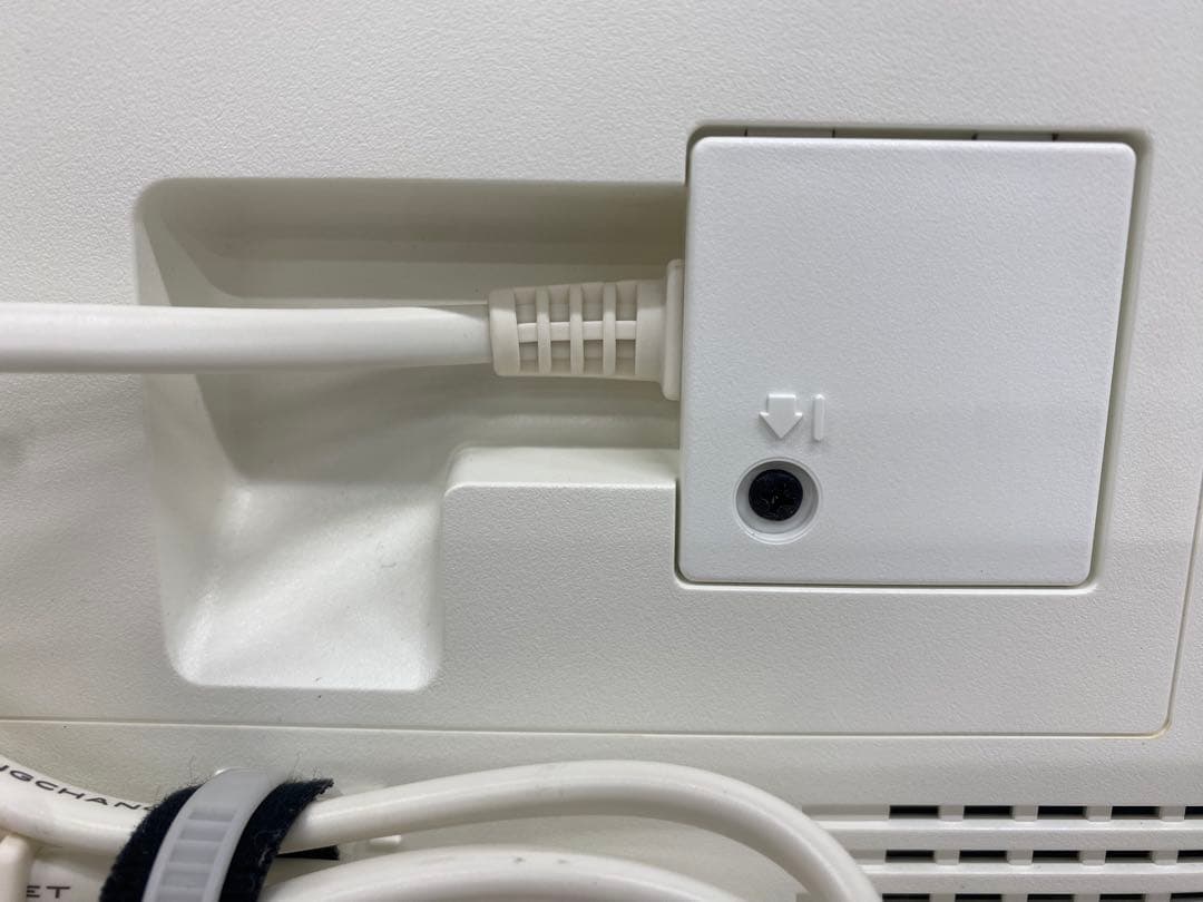 SHARP シャープ 液晶テレビ ホワイト 2T-C32DE 32インチ