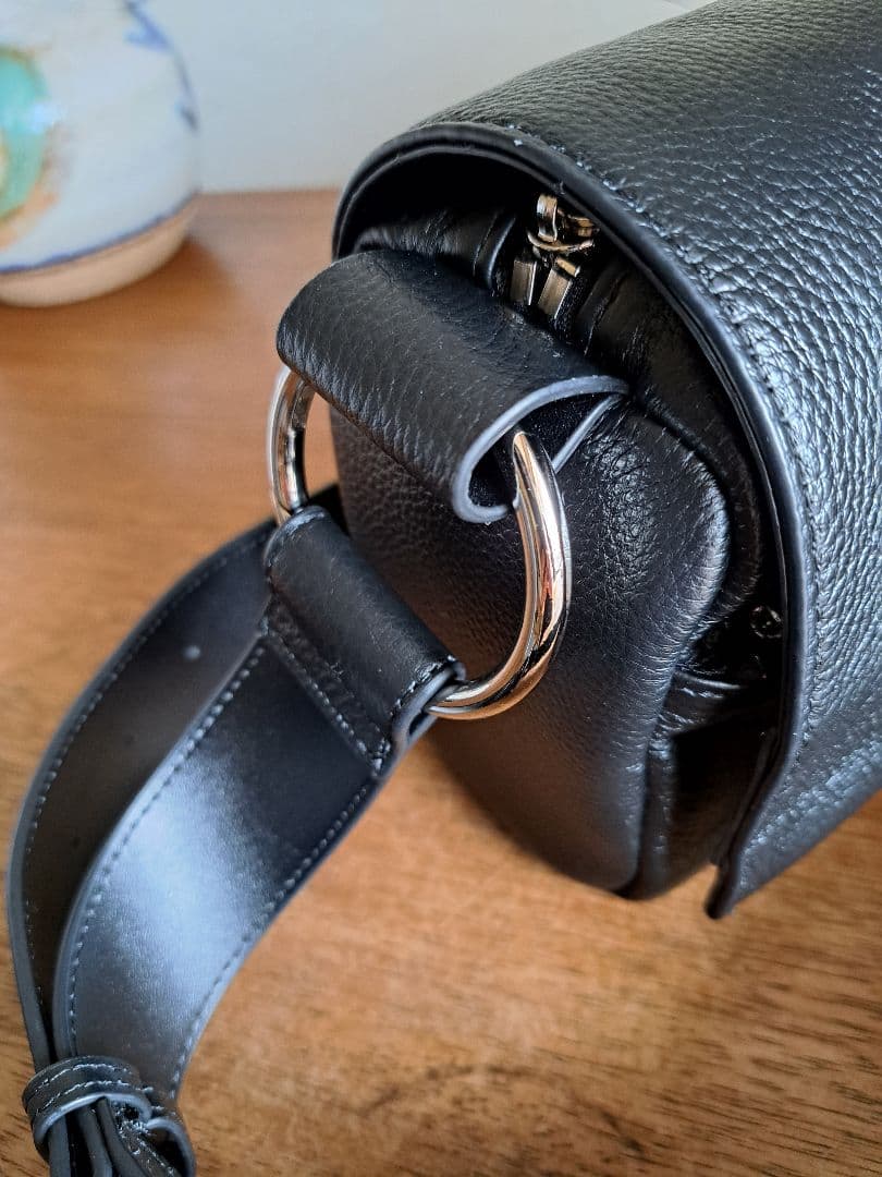 ビアズリー　レザーボディバッグ　【ベルト付替え可】