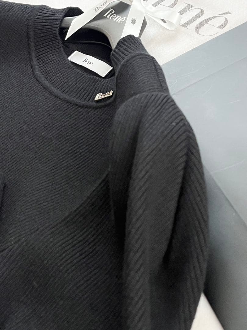週末限定価格♡新品同様♡Reneルネ♡お袖ビジュー付き ニットプルオーバー
