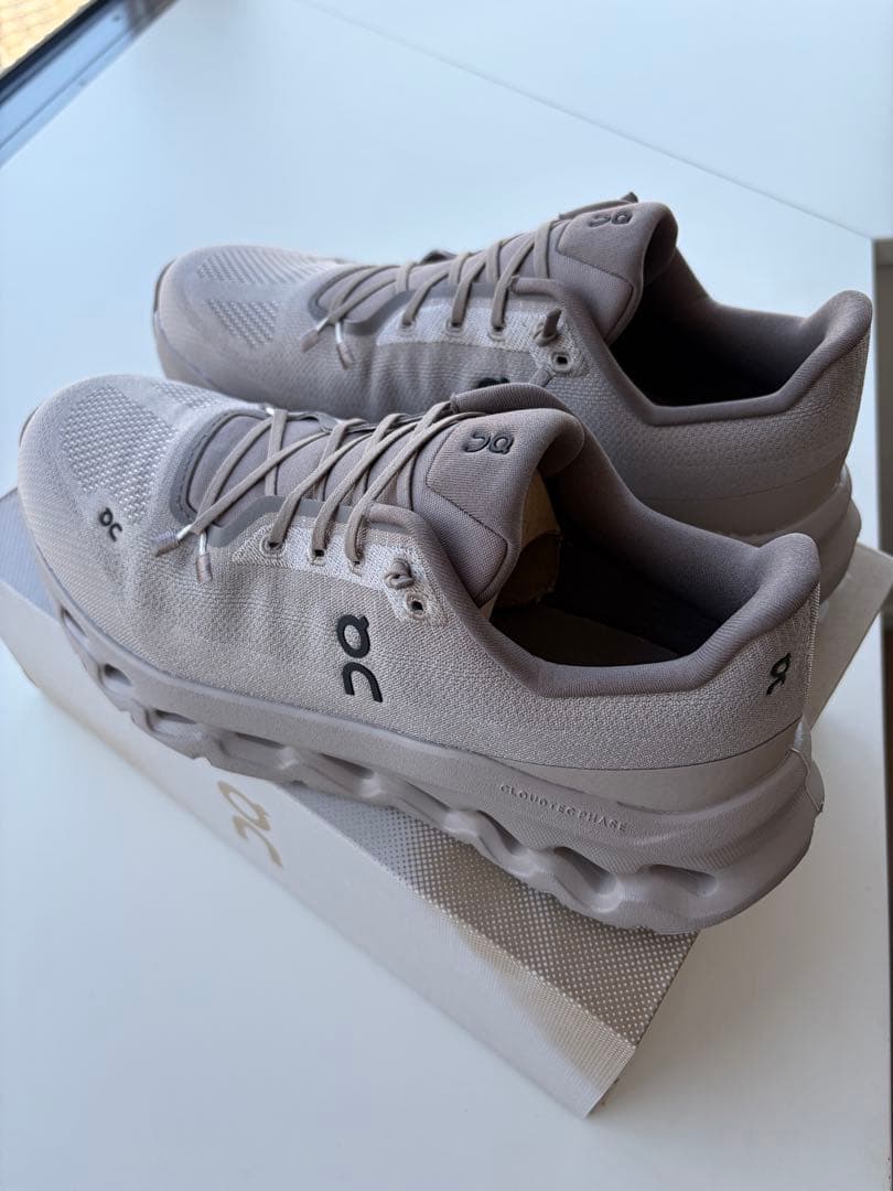 完売品　新品　On Cloudtilt cinder Ash 27㌢
