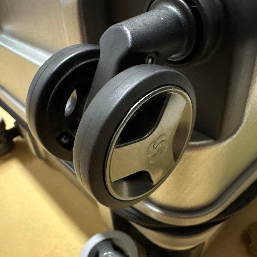 [サムソナイト] キャリーケース EVOA スピナー55 機内持ち込み可