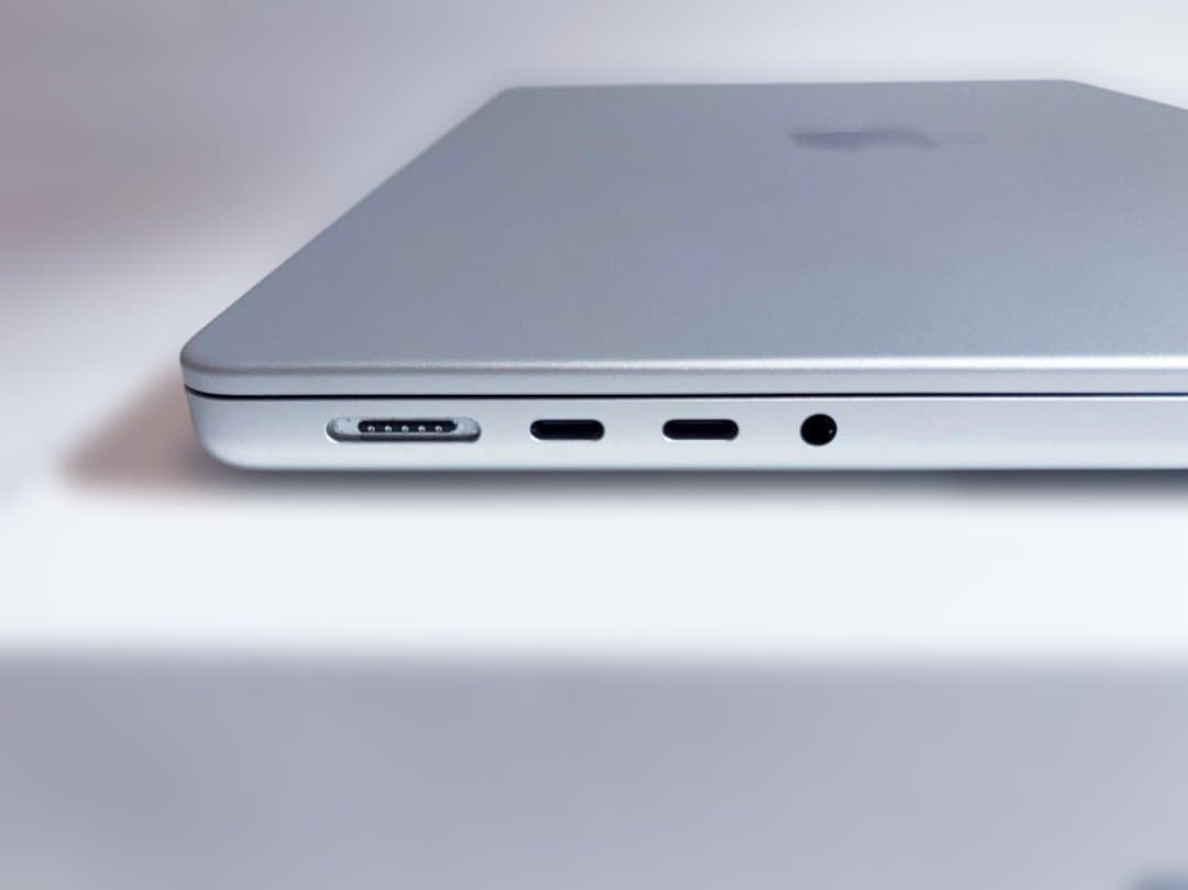 【超美品】MacBookPro14インチM3Proシルバー18GB 512GB