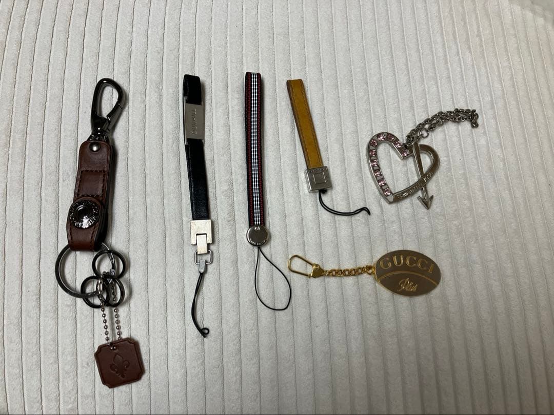 BVLGARIブルガリマンキーホルダーキーリング　GUCCI バーバリーなど