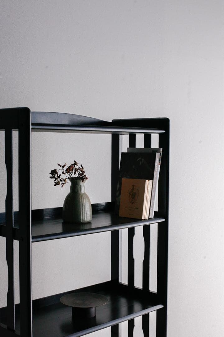 黒塗り　本棚　収納棚　飾り棚　ブックシェルフ　キャビネット　アンティーク　古家具