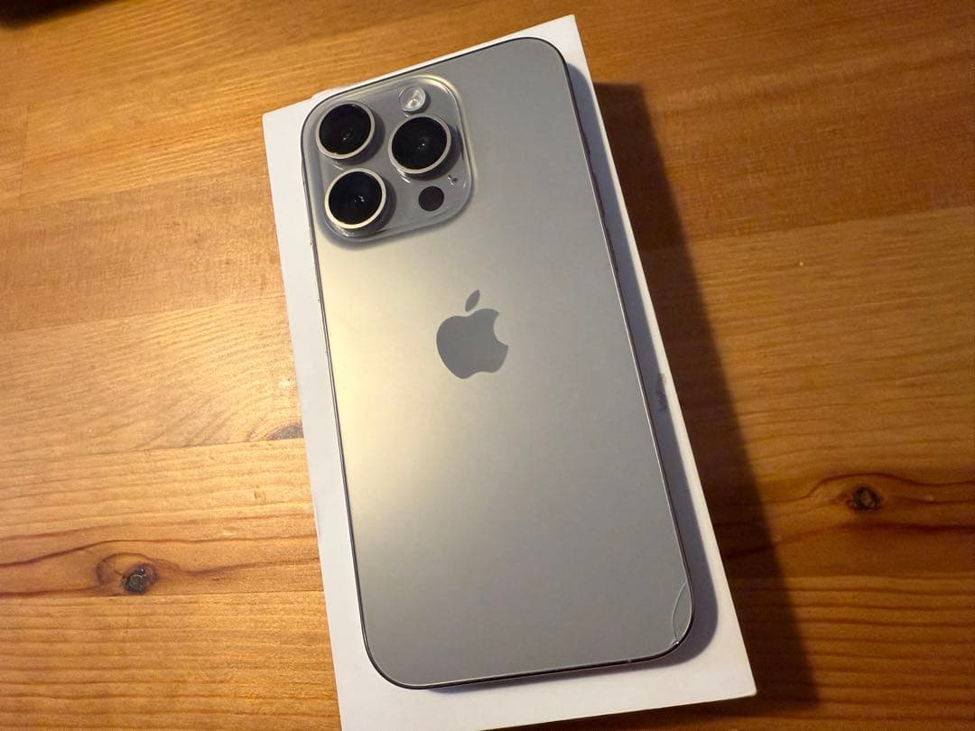 iPhone 15 Pro ナチュラルチタニウム　256GB SIMフリー