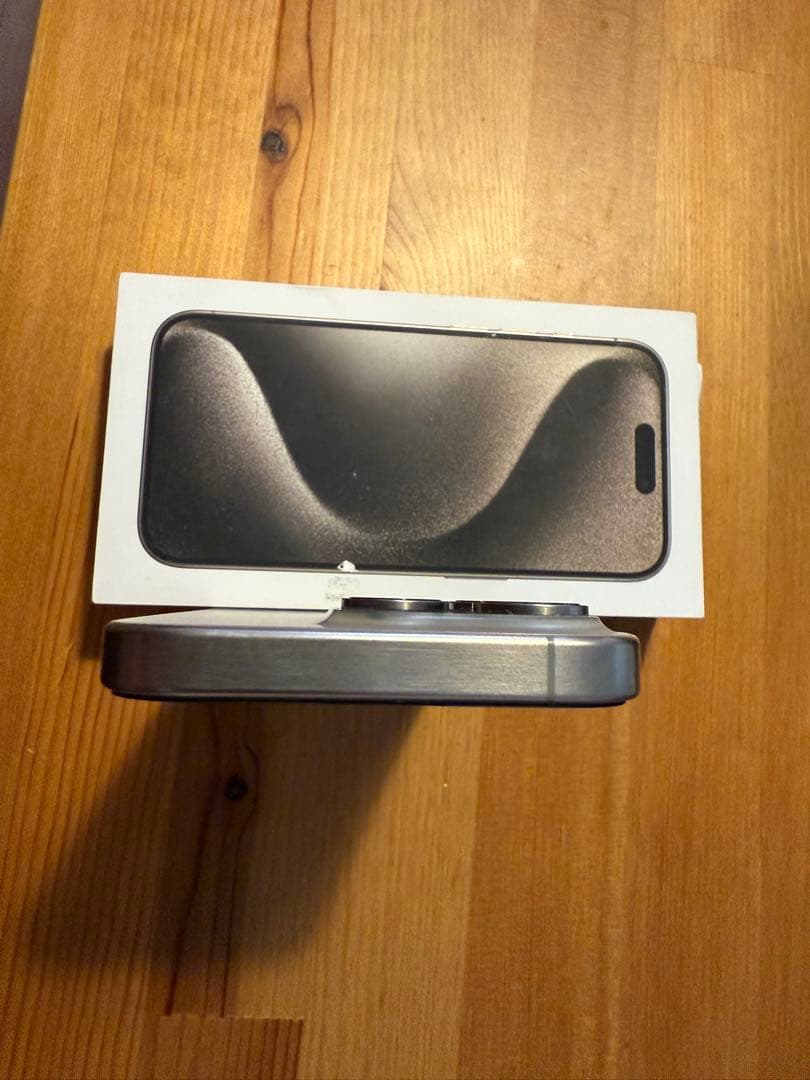 iPhone 15 Pro ナチュラルチタニウム　256GB SIMフリー