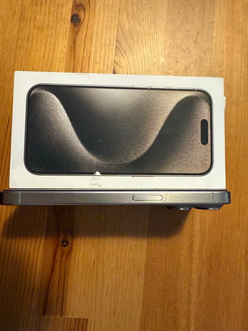 iPhone 15 Pro ナチュラルチタニウム　256GB SIMフリー