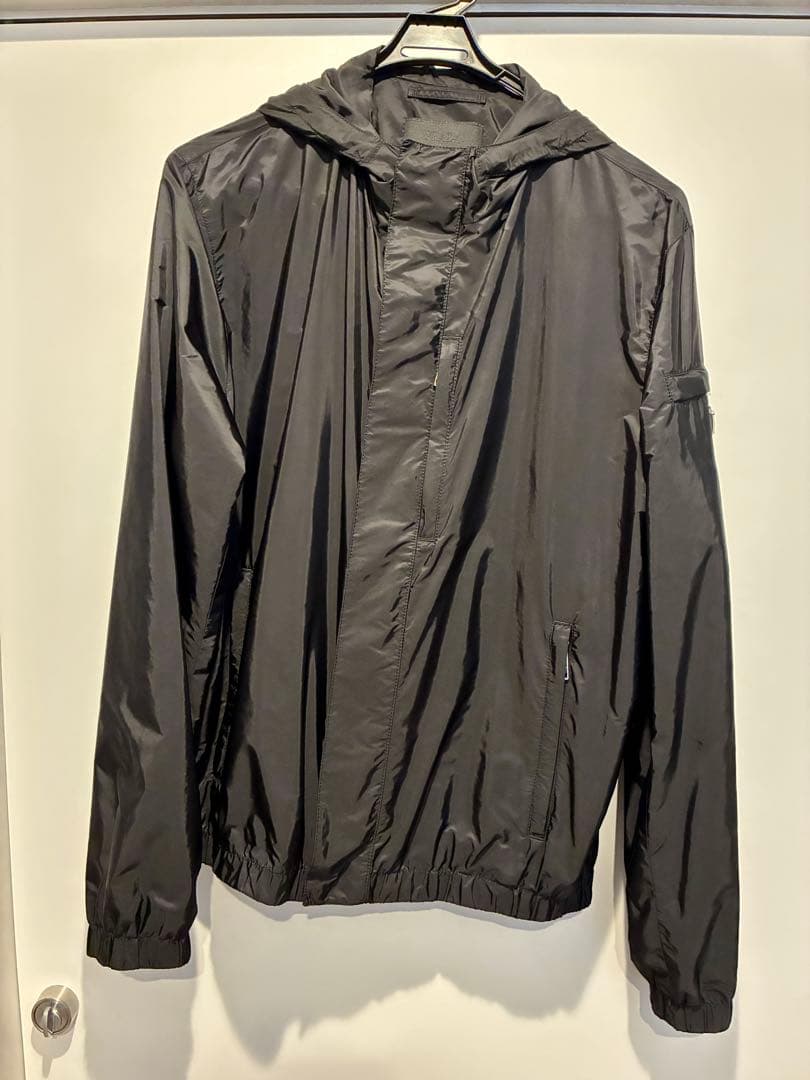 PRADA ナイロンジャケット ブラック フード付き