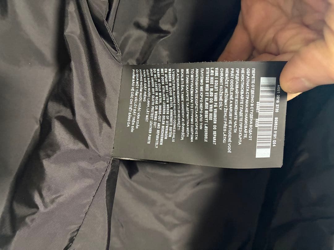 PRADA ナイロンジャケット ブラック フード付き