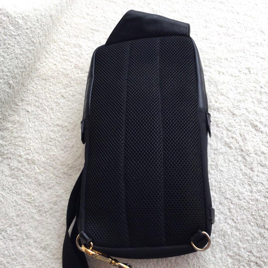 ✨美品✨FENDI フェンディ　ボディーバッグ　バグズアイ　ゴールドアイ