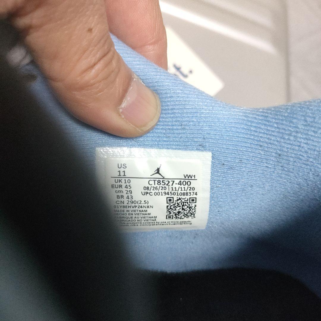 値下げ　ナイキ エアジョーダン4レトロ ユニバーシティ