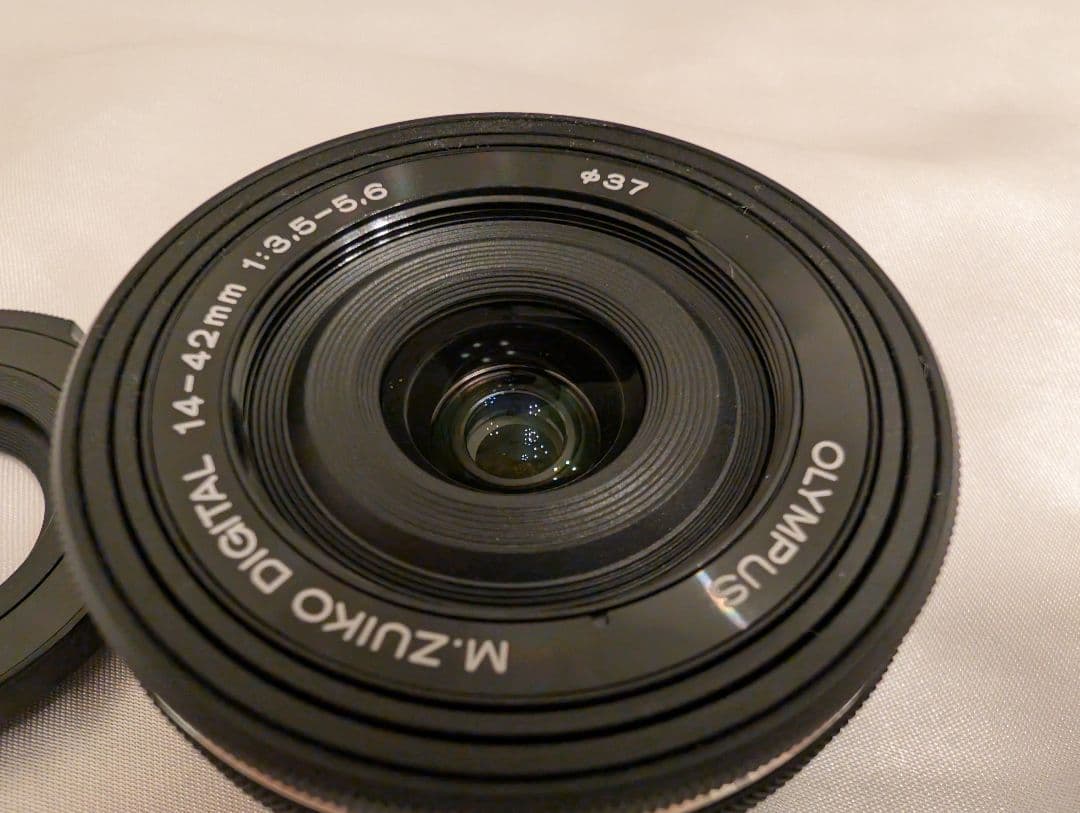 M.ZUIKO DIGITAL 14-42mm f3.5-5.6おまけ付き