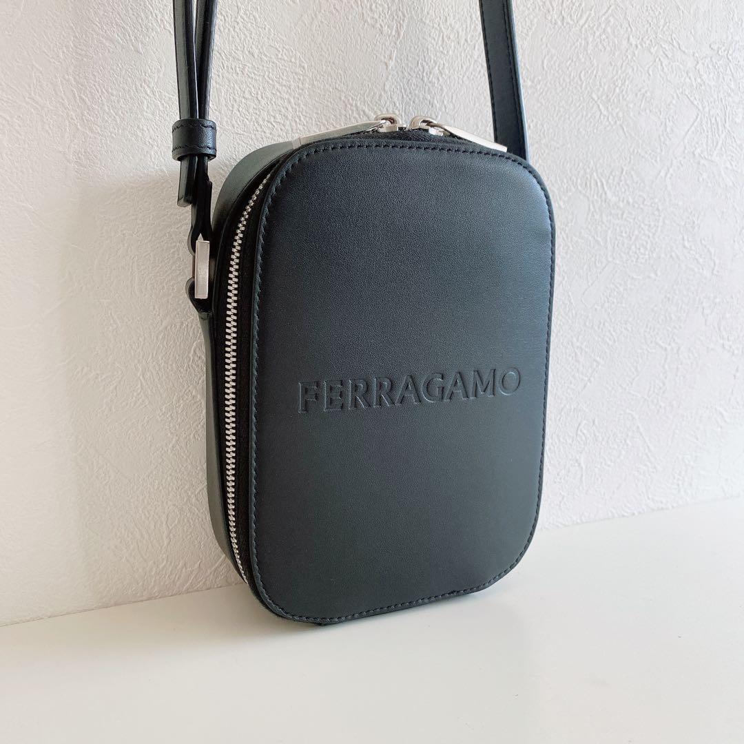 【美品】フェラガモ ミニショルダーバッグ ボディバッグ