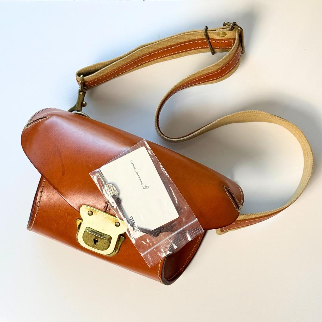 HERZ ヘルツ 3次元立体フォルム 2wayウエストボディバッグキャメル