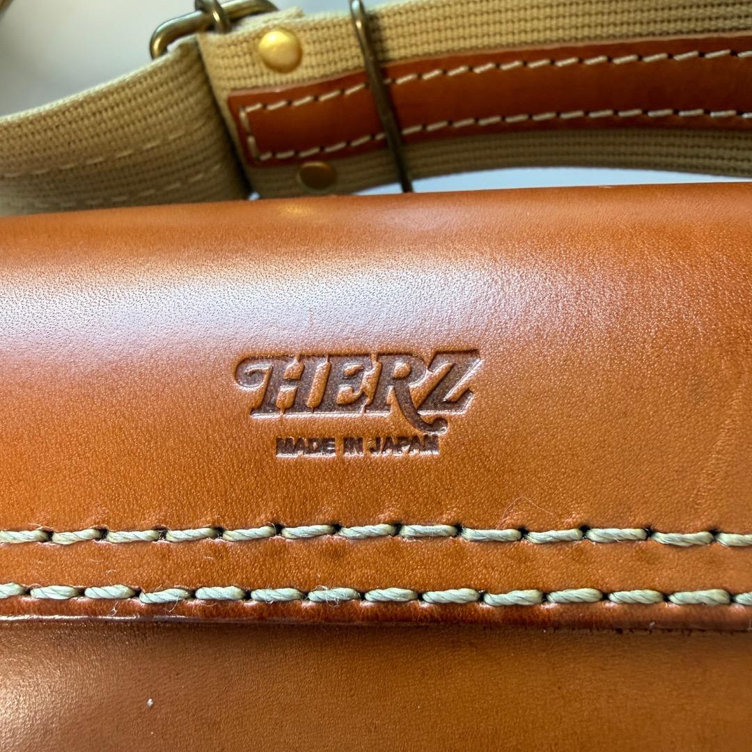 HERZ ヘルツ 3次元立体フォルム 2wayウエストボディバッグキャメル