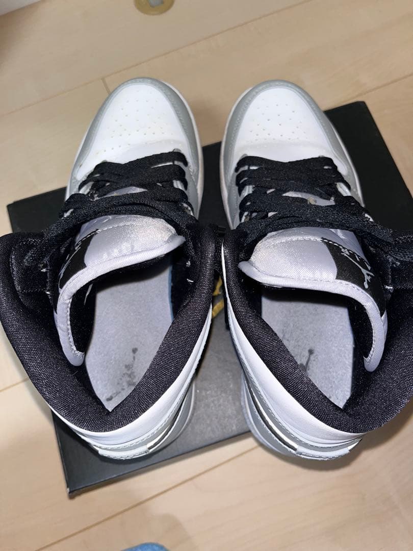 NIKE Air Jordan1 MID グレー