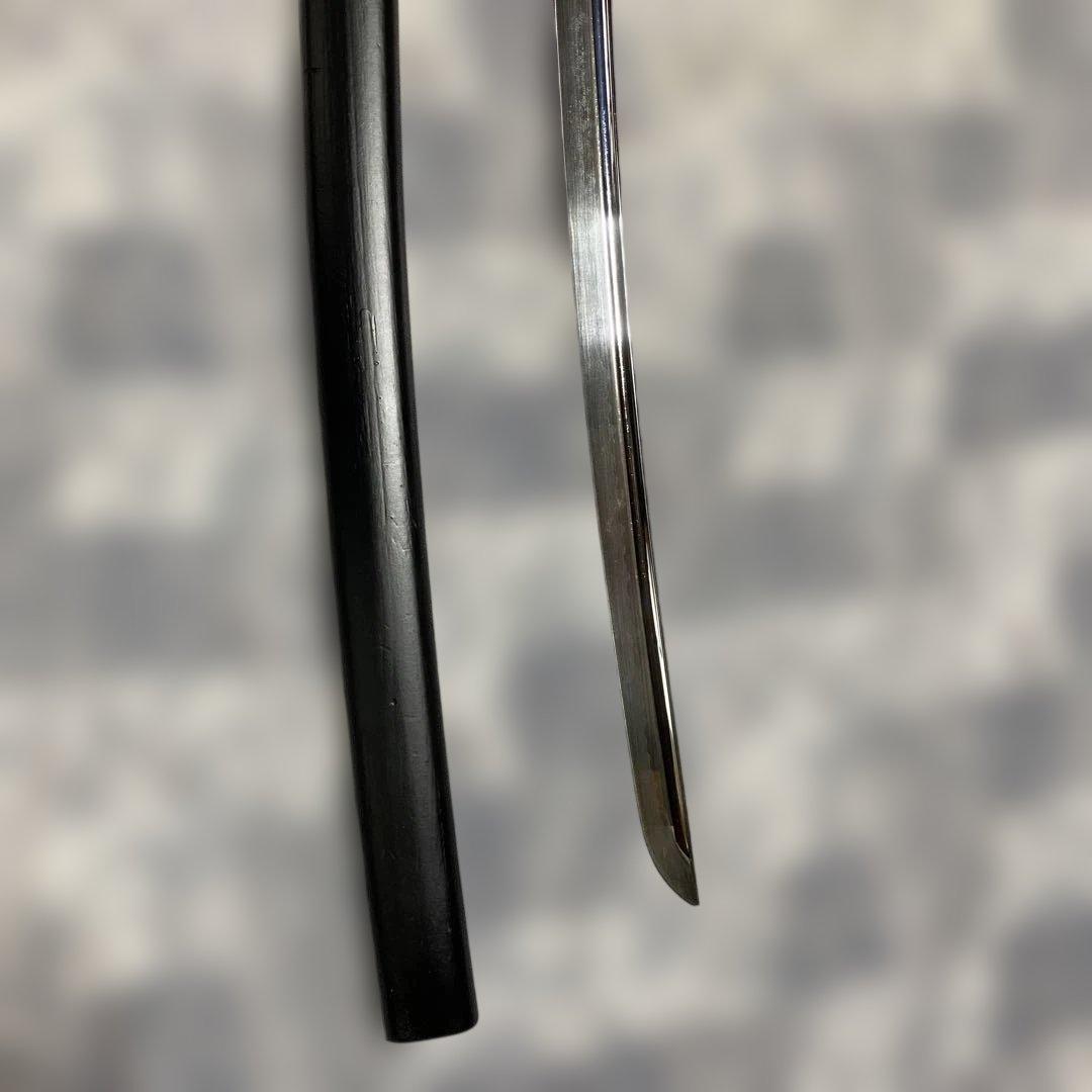 居合刀 黒柄 菊花透し丸鍔 黒木肌鞘