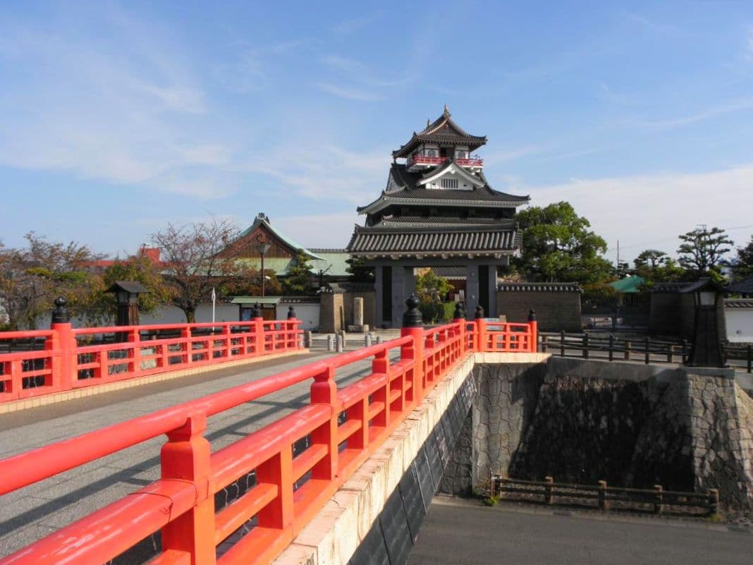 デジタルカメラ OLYMPUS CAMEDIA SP-590UZ