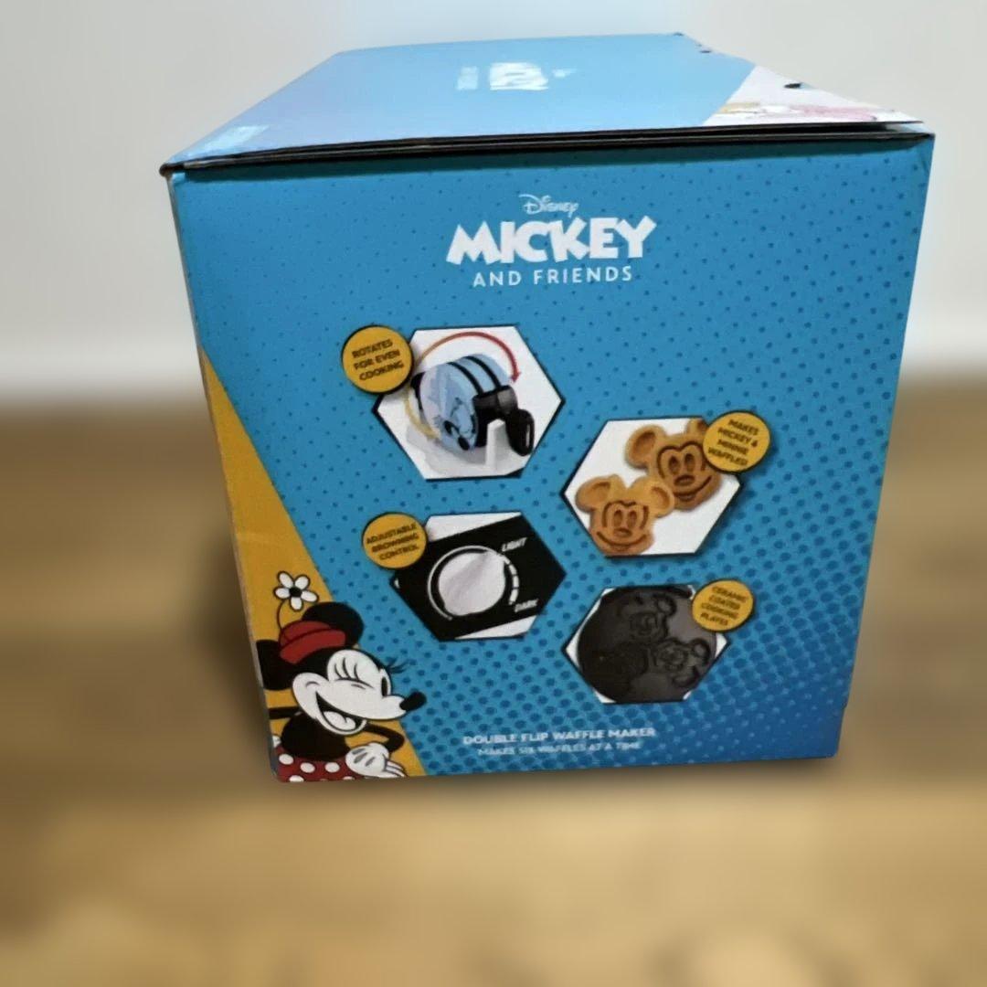 ポポ　『新品未開封』ディズニー ミッキー&ミニーワッフルメーカー 6枚焼き