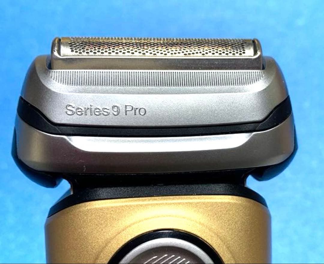 美品　ブラウンシェーバー　9　pro　ゴールド　革ケース・充電台・コード・取説付