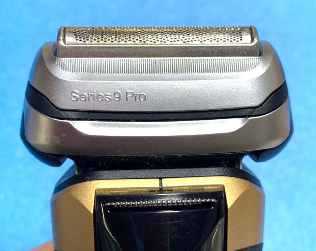 美品　ブラウンシェーバー　9　pro　ゴールド　革ケース・充電台・コード・取説付