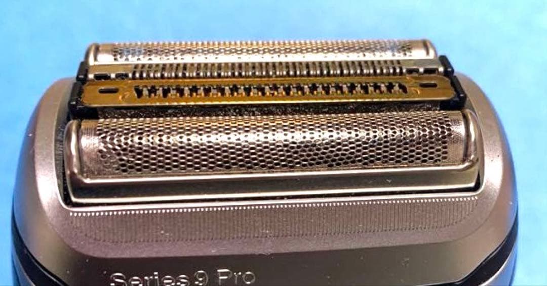 美品　ブラウンシェーバー　9　pro　ゴールド　革ケース・充電台・コード・取説付