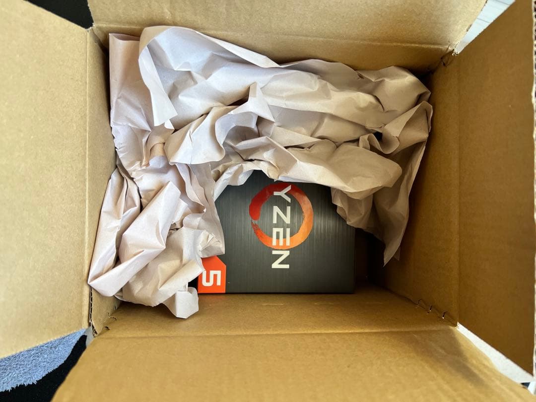 AMD Ryzen 5 5600X（箱・純正クーラー付き）